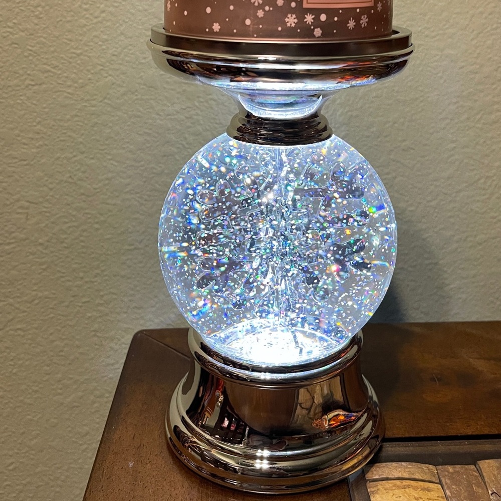 Bath and body works snow flake snow globe